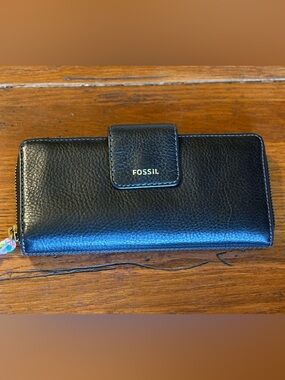 Fossil Madison Tab Clutch wallet NWOT